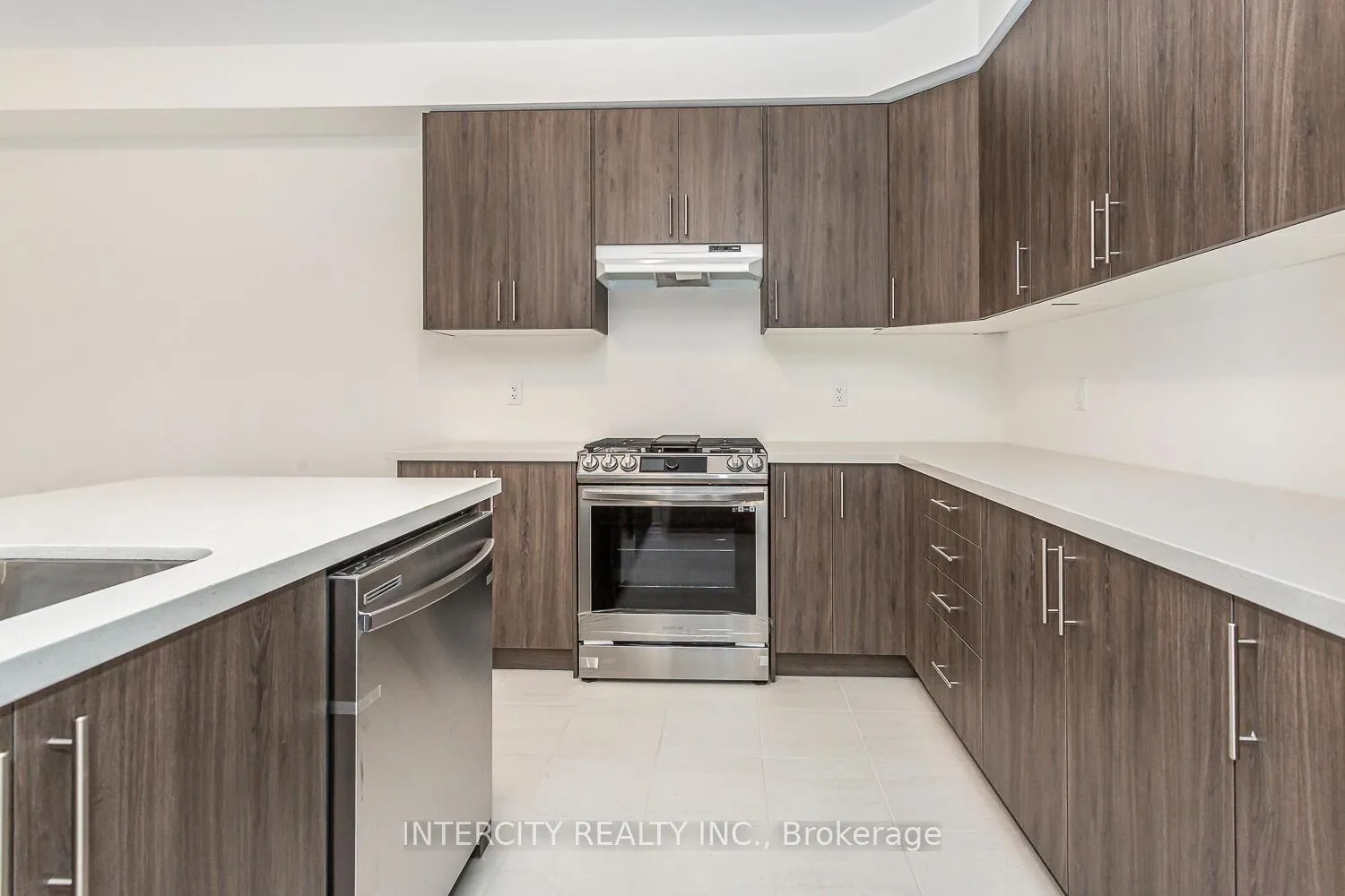 Photo 10 of 299 Fleetwood Drive, Oshawa, Eastdale — HOMEH