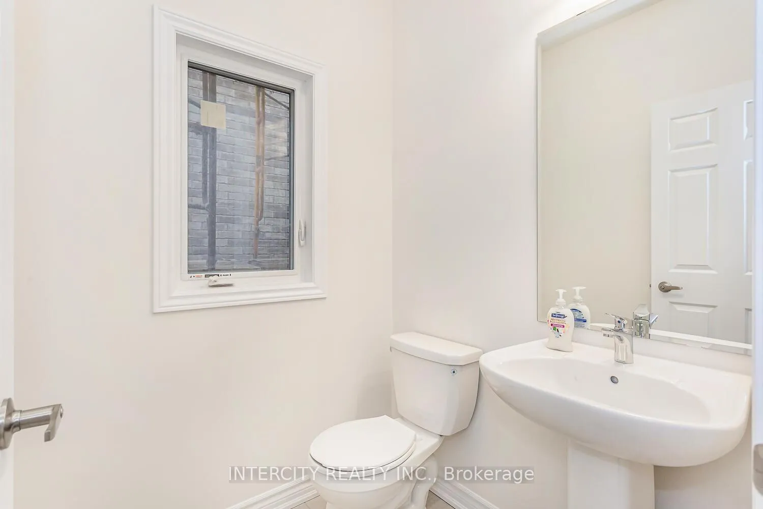 Photo 13 of 299 Fleetwood Drive, Oshawa, Eastdale — HOMEH
