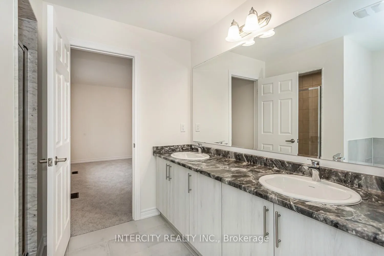 Photo 16 of 299 Fleetwood Drive, Oshawa, Eastdale — HOMEH