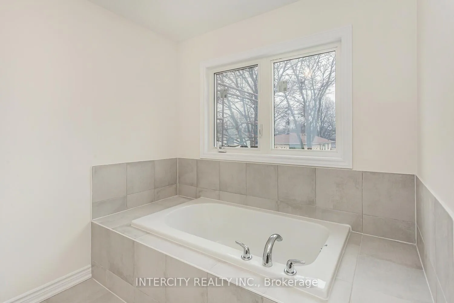 Photo 18 of 299 Fleetwood Drive, Oshawa, Eastdale — HOMEH