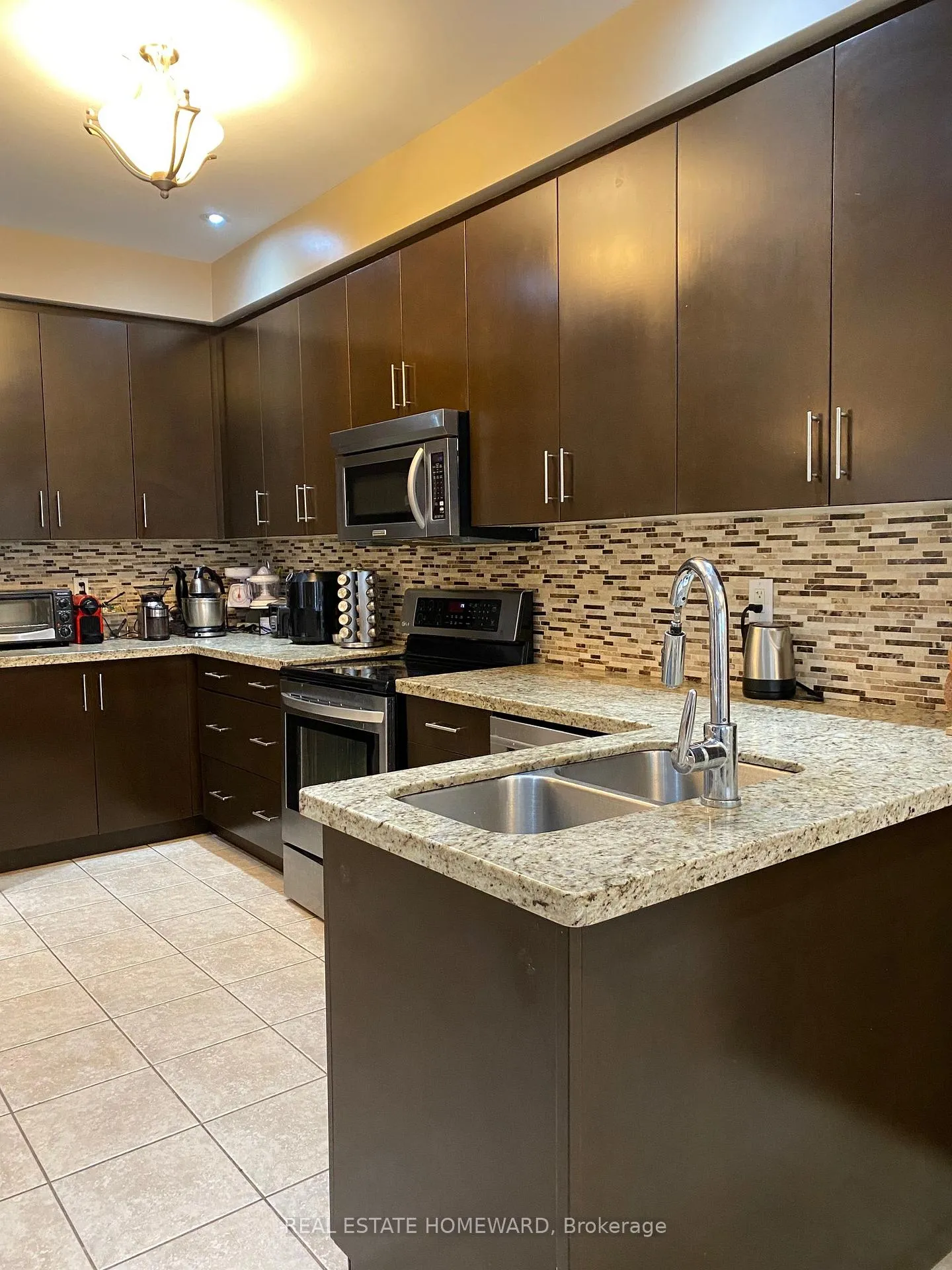 Photo 4 of 40 Littleriver Court, Vaughan, Patterson — HOMEH