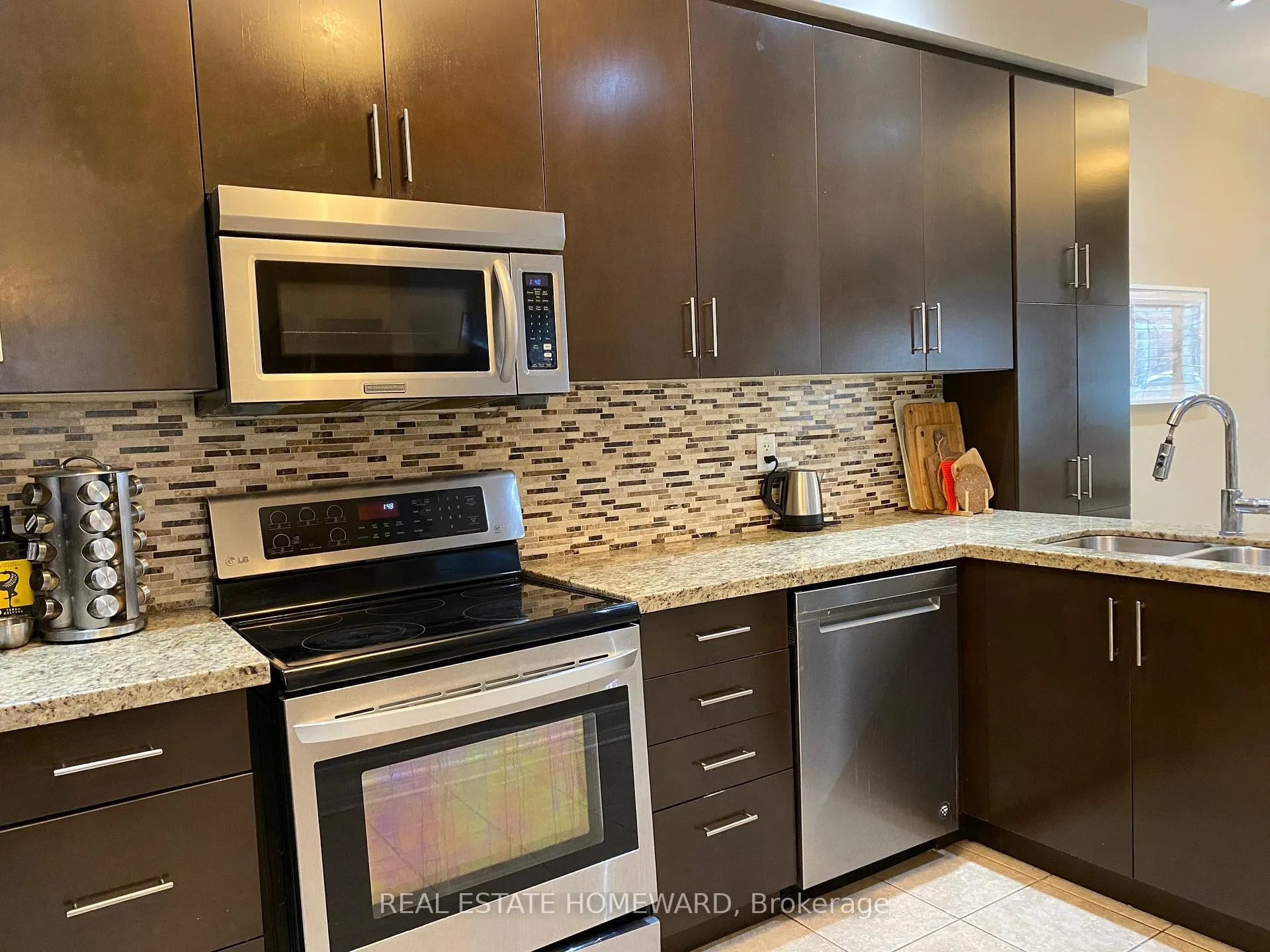 Photo 7 of 40 Littleriver Court, Vaughan, Patterson — HOMEH