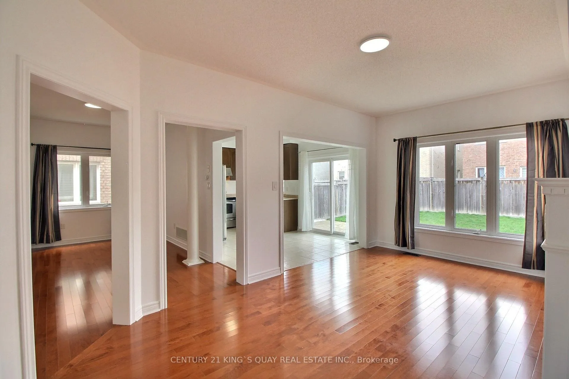 Photo 3 of 82 Apple Blossom Drive, Vaughan, Patterson — HOMEH