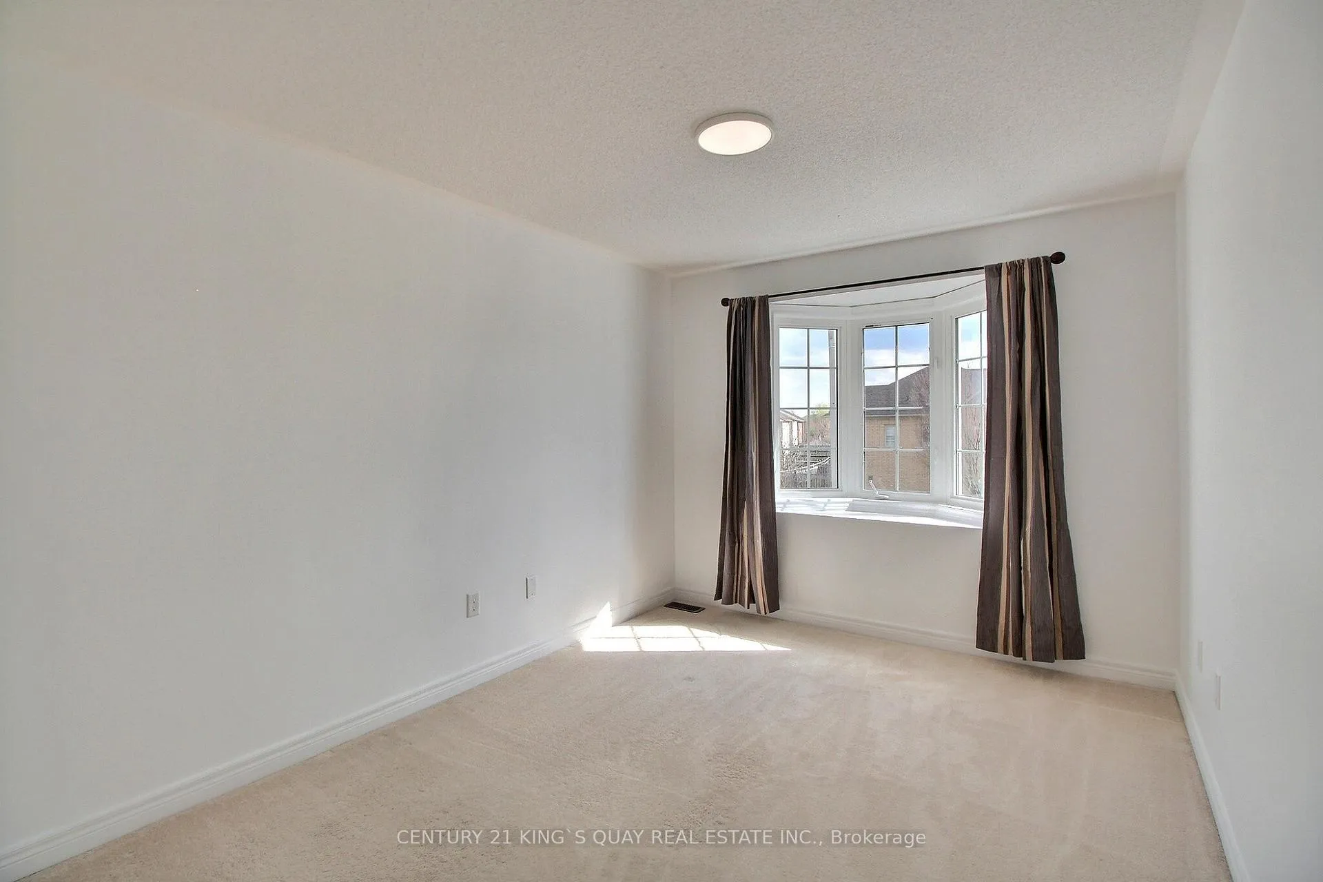 Photo 10 of 82 Apple Blossom Drive, Vaughan, Patterson — HOMEH
