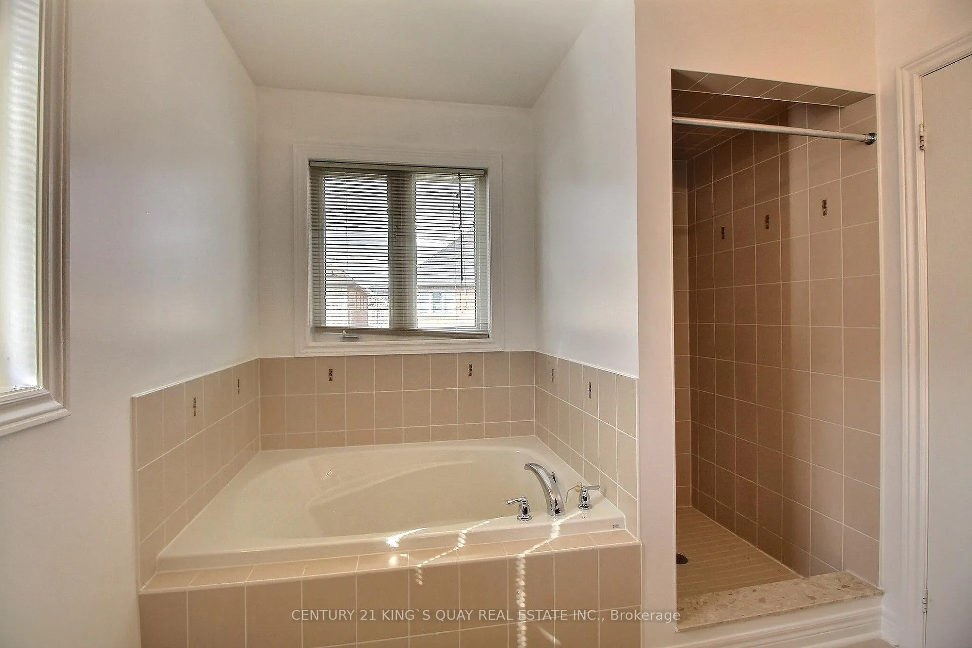 Photo 18 of 82 Apple Blossom Drive, Vaughan, Patterson — HOMEH