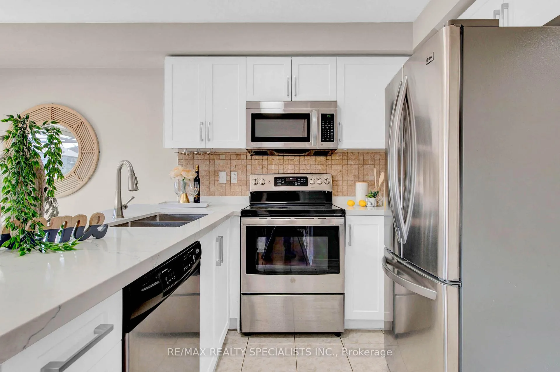 Photo 13 of 157 Windwood Drive, Hamilton, Binbrook — HOMEH
