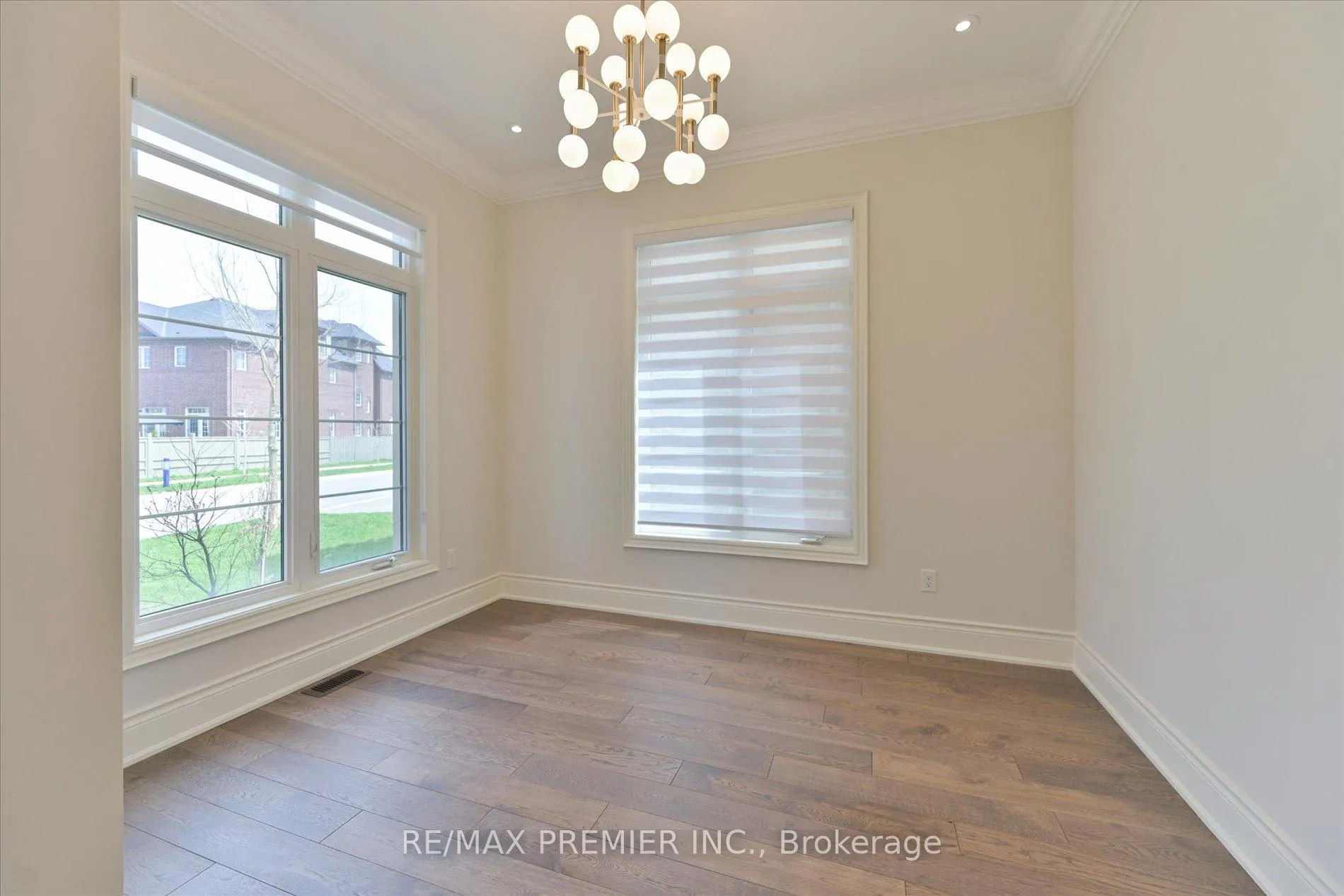 Photo 3 of 228 Farrell Road, Vaughan, Patterson — HOMEH