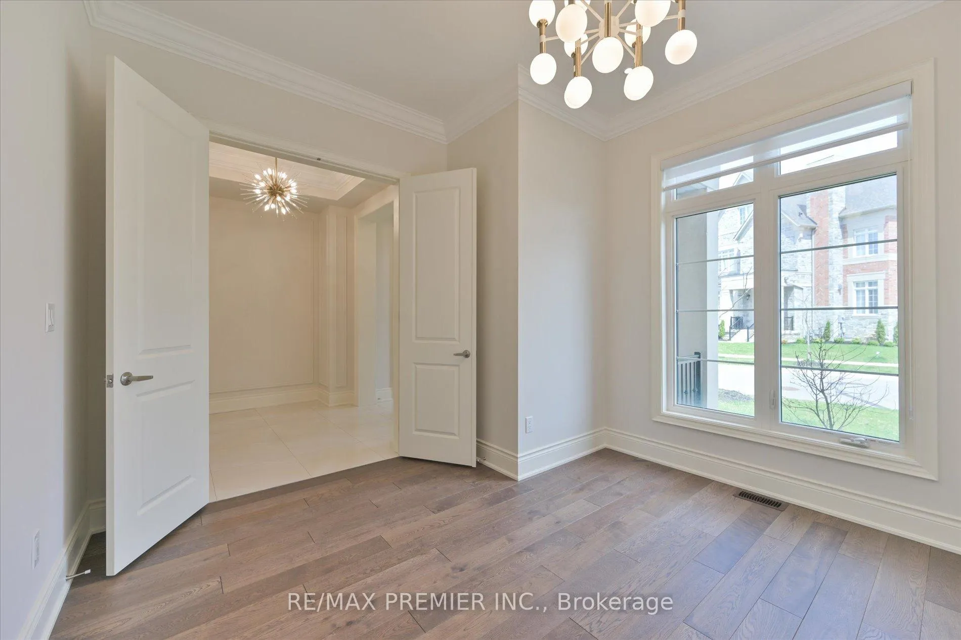 Photo 4 of 228 Farrell Road, Vaughan, Patterson — HOMEH