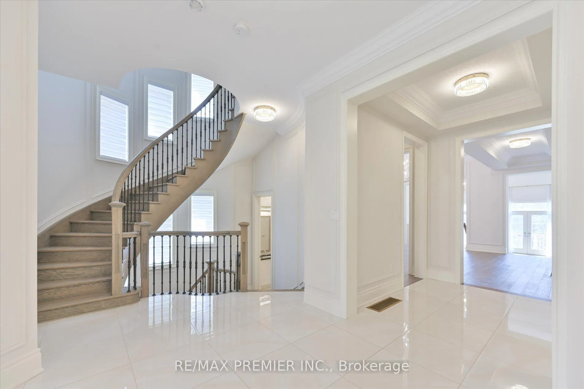 Photo 5 of 228 Farrell Road, Vaughan, Patterson — HOMEH