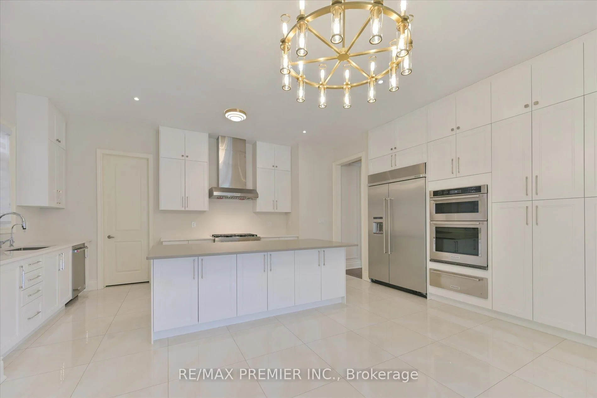 Photo 10 of 228 Farrell Road, Vaughan, Patterson — HOMEH