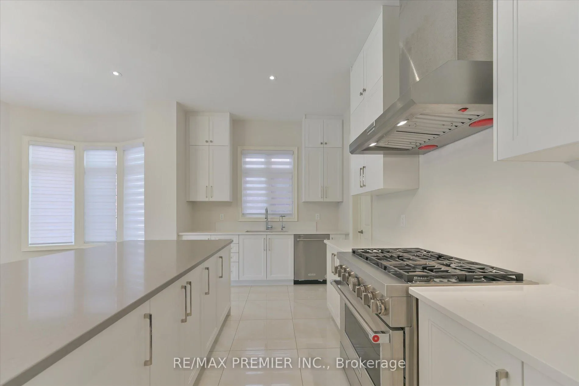 Photo 11 of 228 Farrell Road, Vaughan, Patterson — HOMEH