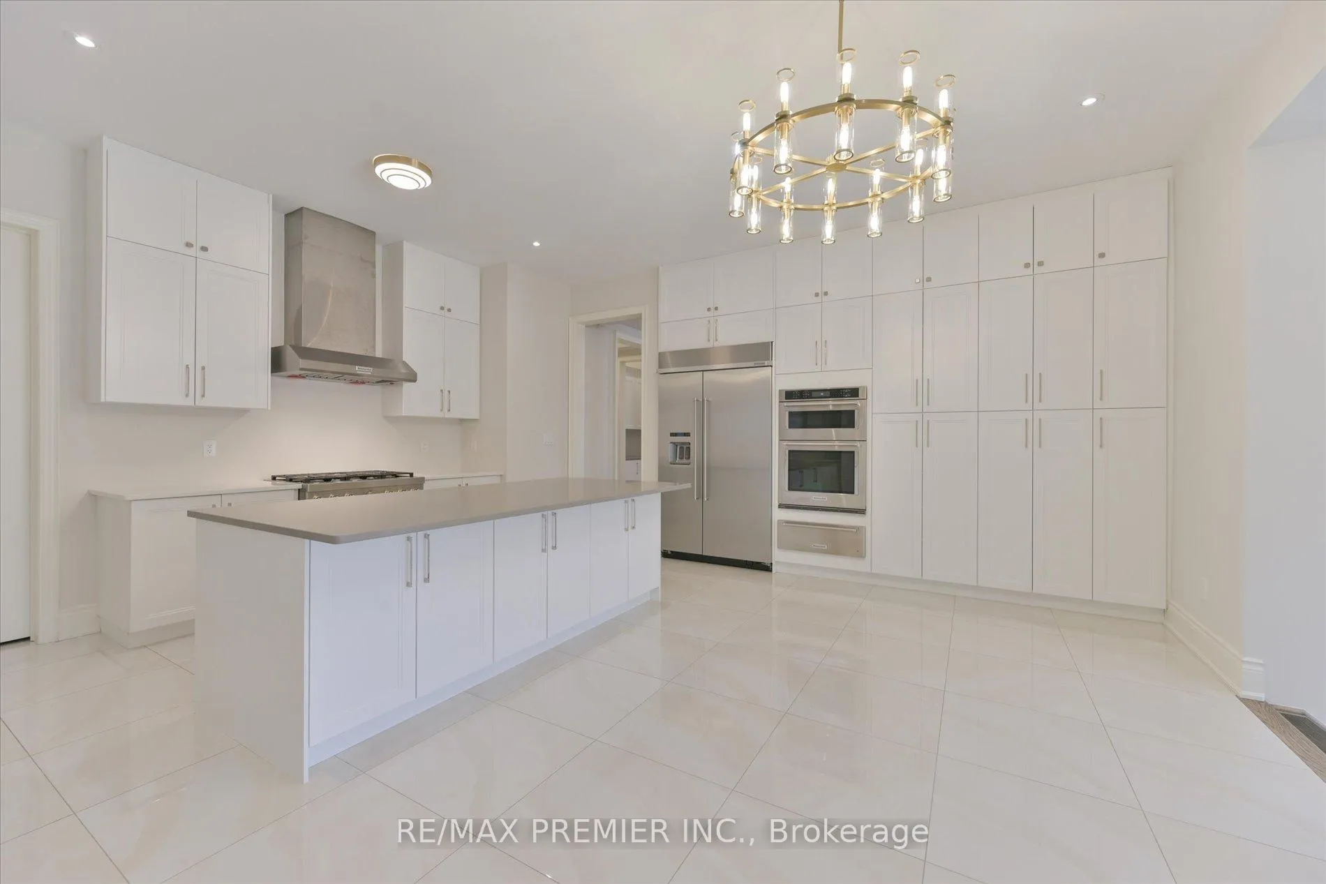 Photo 13 of 228 Farrell Road, Vaughan, Patterson — HOMEH
