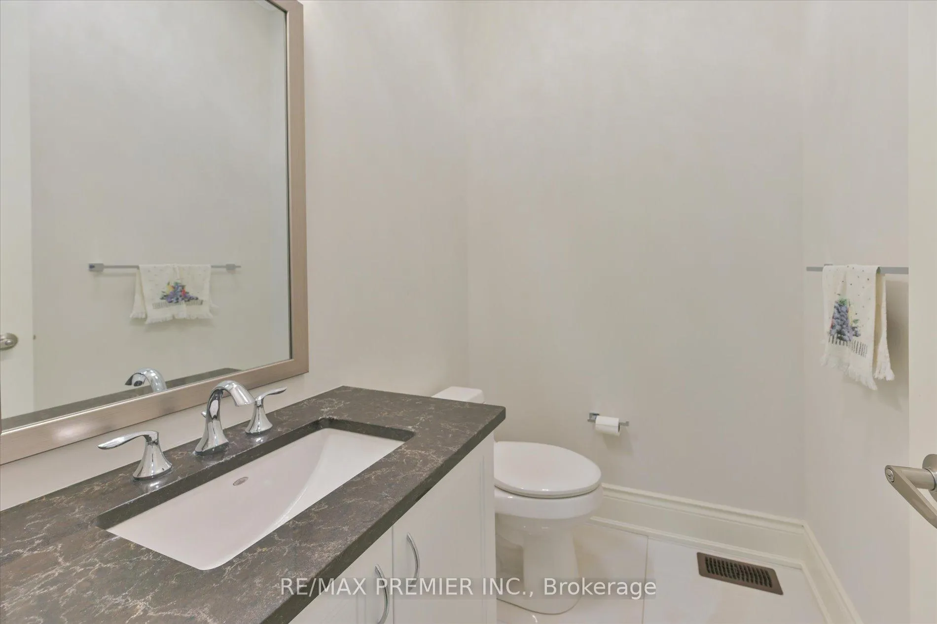 Photo 15 of 228 Farrell Road, Vaughan, Patterson — HOMEH