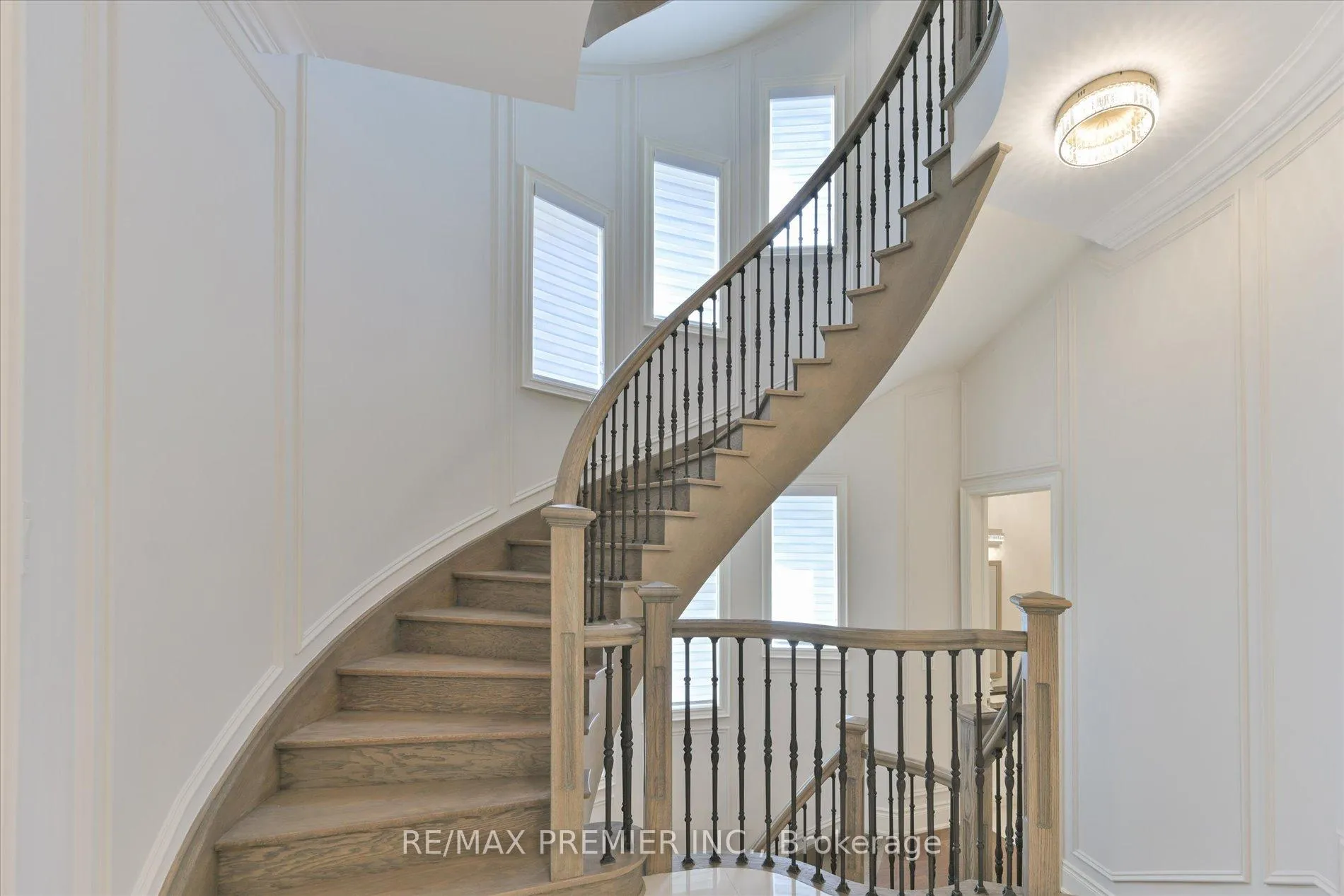 Photo 18 of 228 Farrell Road, Vaughan, Patterson — HOMEH