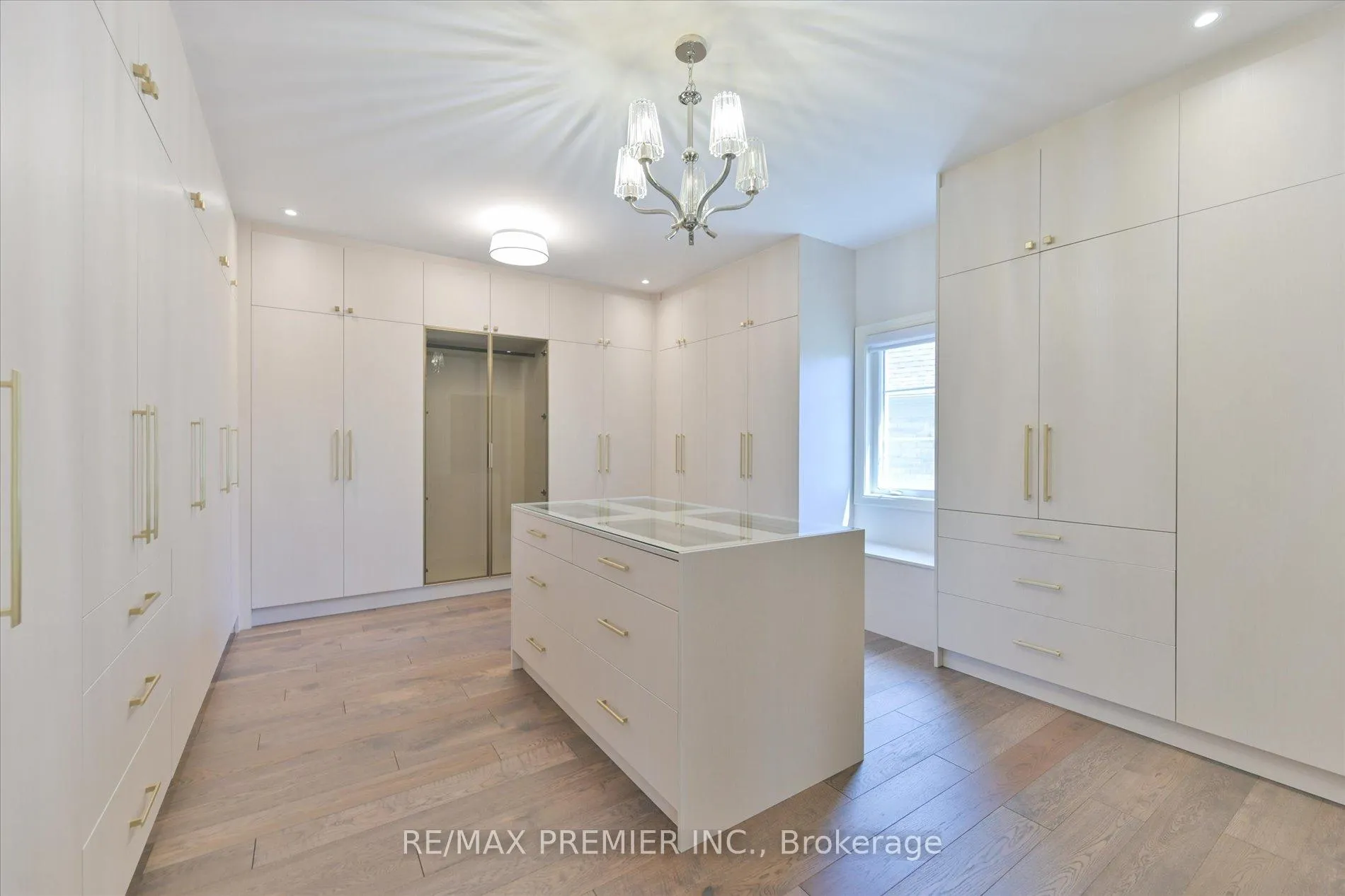 Photo 26 of 228 Farrell Road, Vaughan, Patterson — HOMEH
