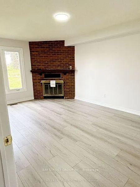 Photo 2 of 14 Summerdale Drive, Markham, Thornlea — HOMEH