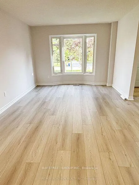 Photo 3 of 14 Summerdale Drive, Markham, Thornlea — HOMEH