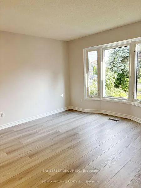 Photo 4 of 14 Summerdale Drive, Markham, Thornlea — HOMEH