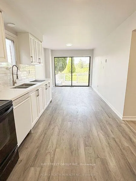 Photo 5 of 14 Summerdale Drive, Markham, Thornlea — HOMEH