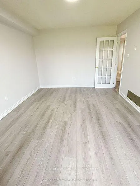 Photo 8 of 14 Summerdale Drive, Markham, Thornlea — HOMEH