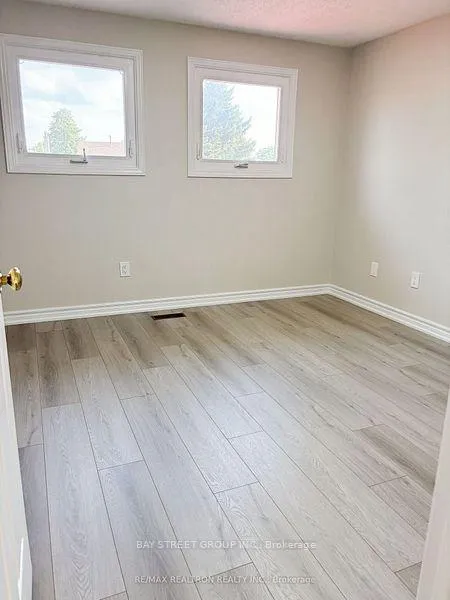 Photo 10 of 14 Summerdale Drive, Markham, Thornlea — HOMEH