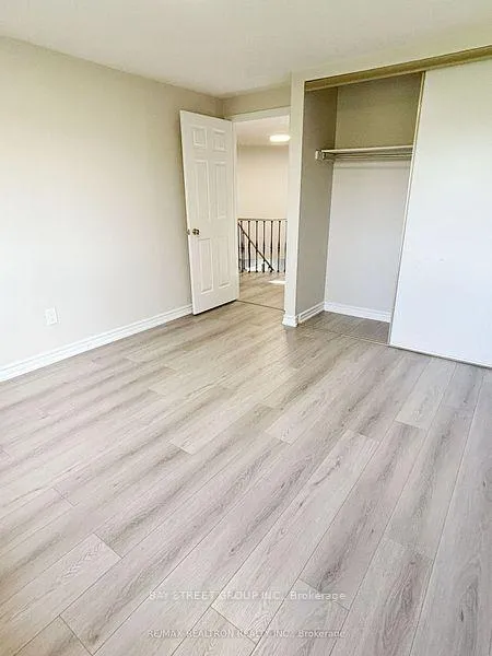 Photo 11 of 14 Summerdale Drive, Markham, Thornlea — HOMEH