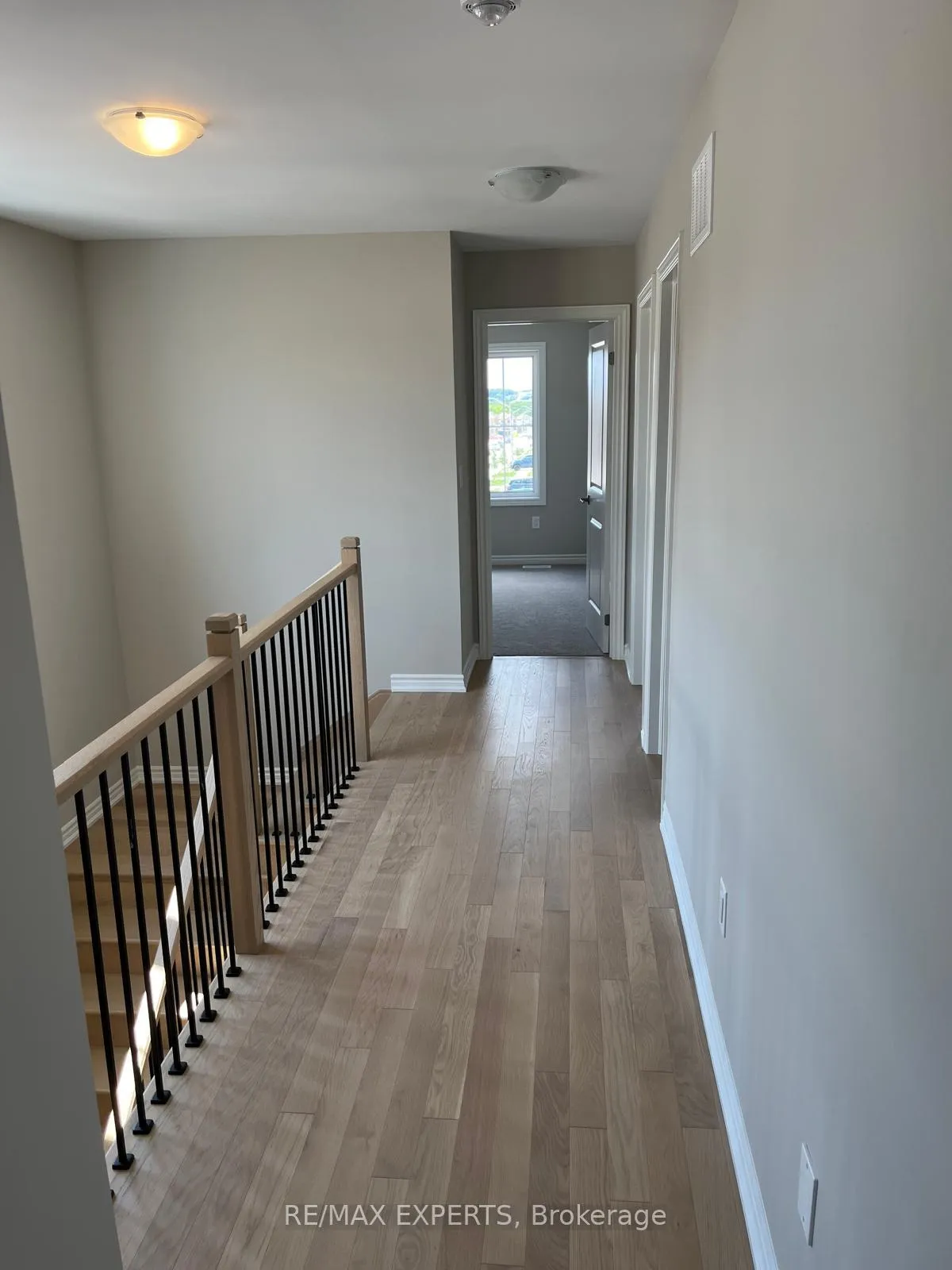 Photo 4 of 111 Greer Street, Barrie, Rural Barrie Southeast — HOMEH