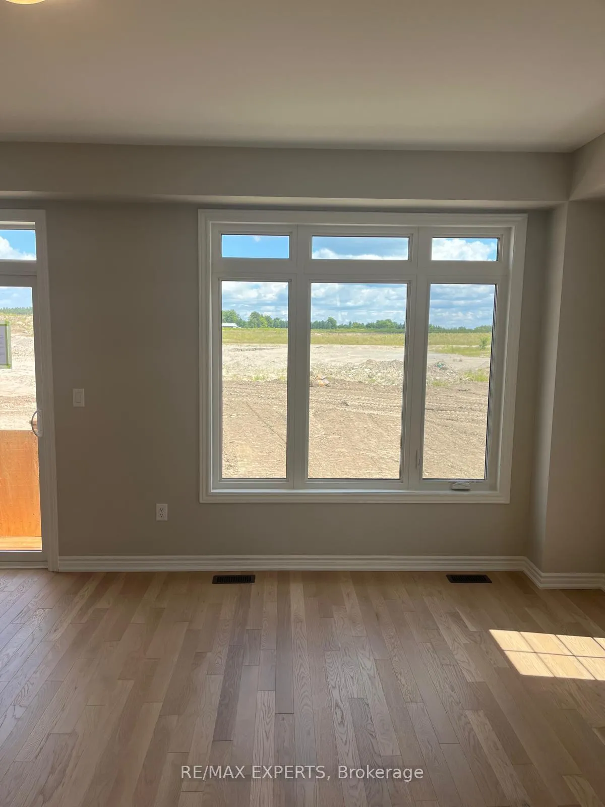 Photo 6 of 111 Greer Street, Barrie, Rural Barrie Southeast — HOMEH