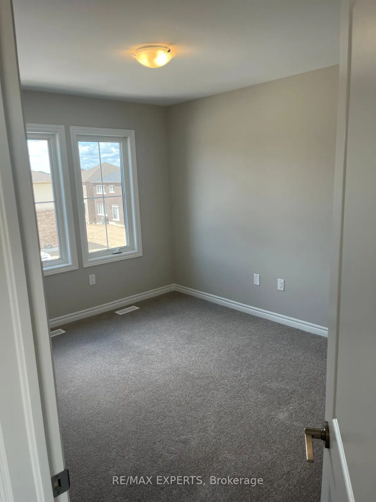 Photo 7 of 111 Greer Street, Barrie, Rural Barrie Southeast — HOMEH