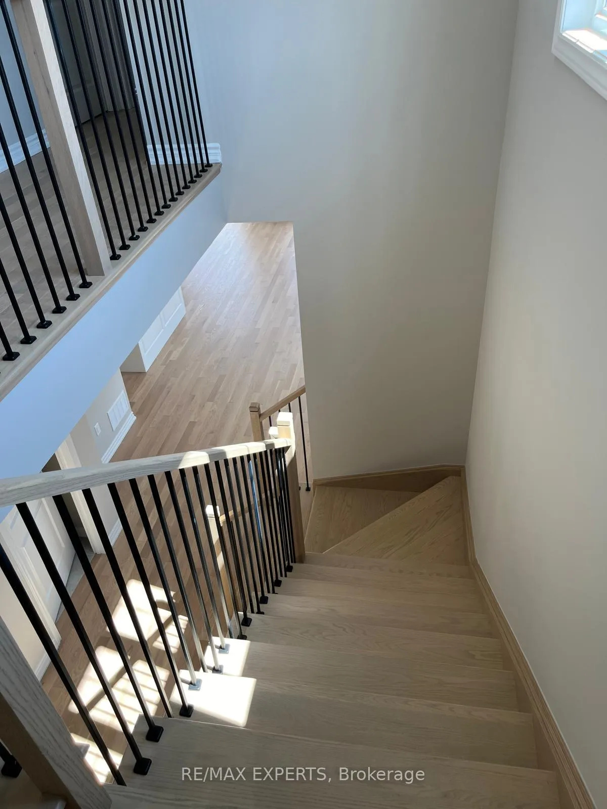 Photo 8 of 111 Greer Street, Barrie, Rural Barrie Southeast — HOMEH