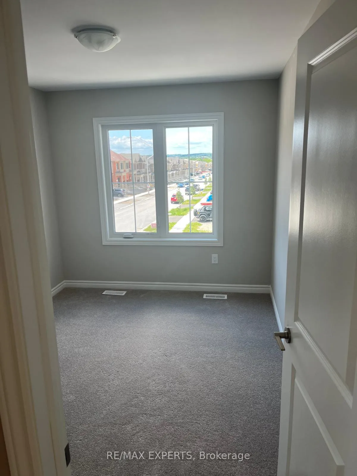 Photo 10 of 111 Greer Street, Barrie, Rural Barrie Southeast — HOMEH