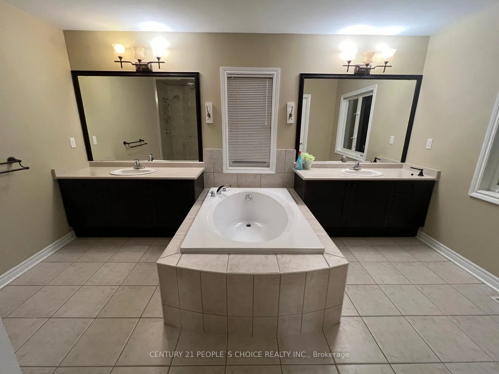 Photo 23 of Unit Upper, 114 Garyscholl Road, Vaughan, Vellore Village — HOMEH