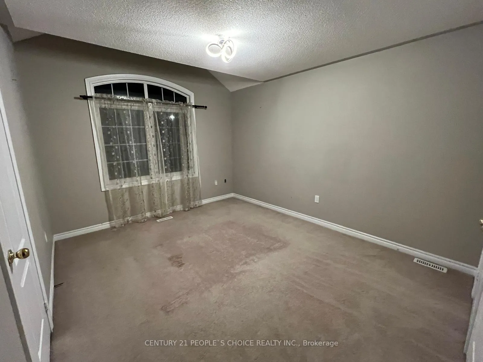 Photo 26 of Unit Upper, 114 Garyscholl Road, Vaughan, Vellore Village — HOMEH