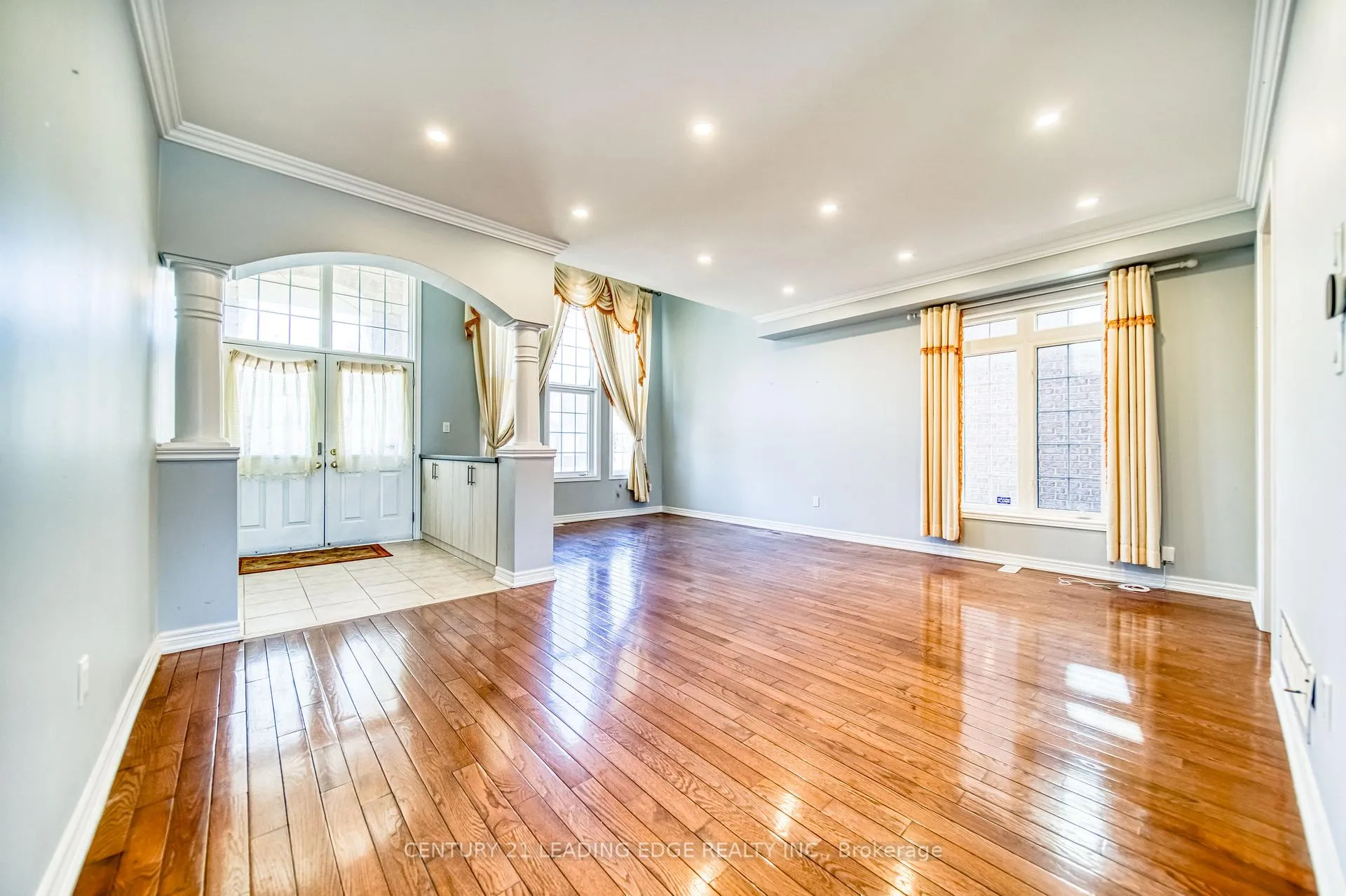 Photo 3 of 29 Adastra Crescent, Markham, Victoria Manor-Jennings Gate — HOMEH