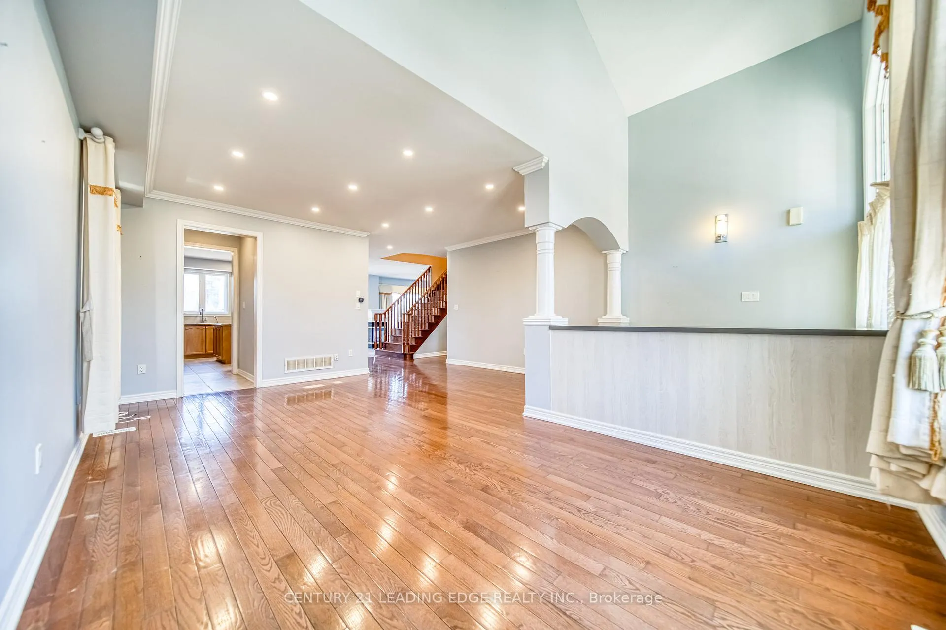 Photo 4 of 29 Adastra Crescent, Markham, Victoria Manor-Jennings Gate — HOMEH