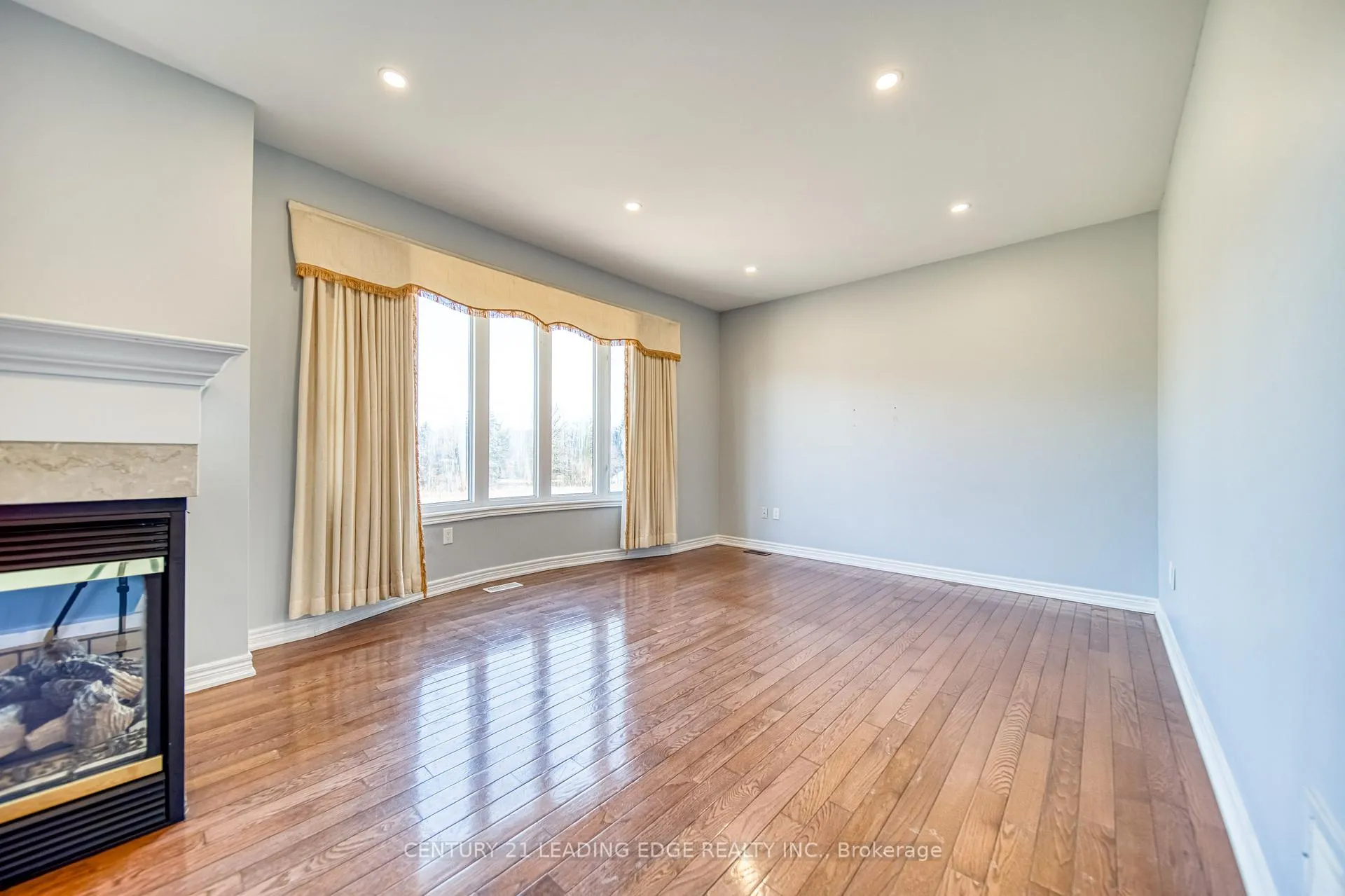 Photo 6 of 29 Adastra Crescent, Markham, Victoria Manor-Jennings Gate — HOMEH