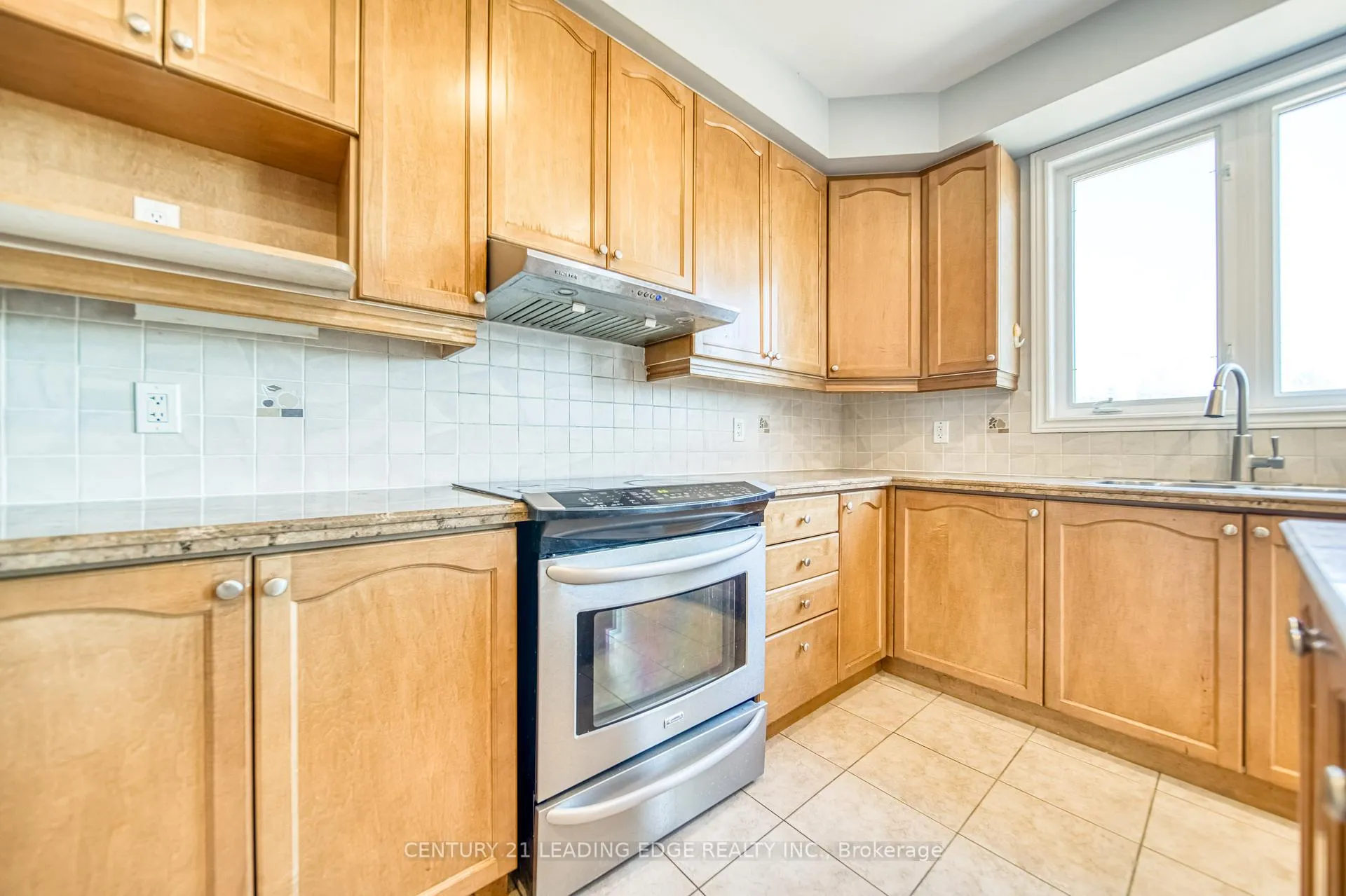 Photo 10 of 29 Adastra Crescent, Markham, Victoria Manor-Jennings Gate — HOMEH