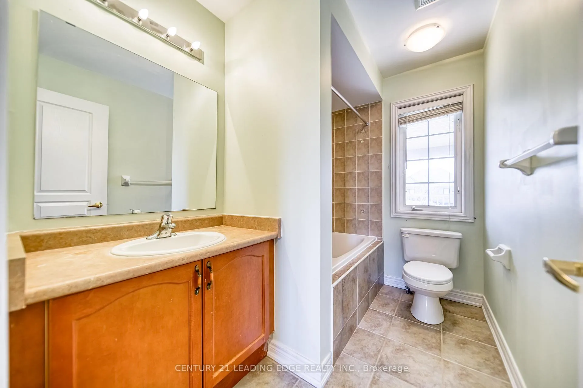 Photo 16 of 29 Adastra Crescent, Markham, Victoria Manor-Jennings Gate — HOMEH