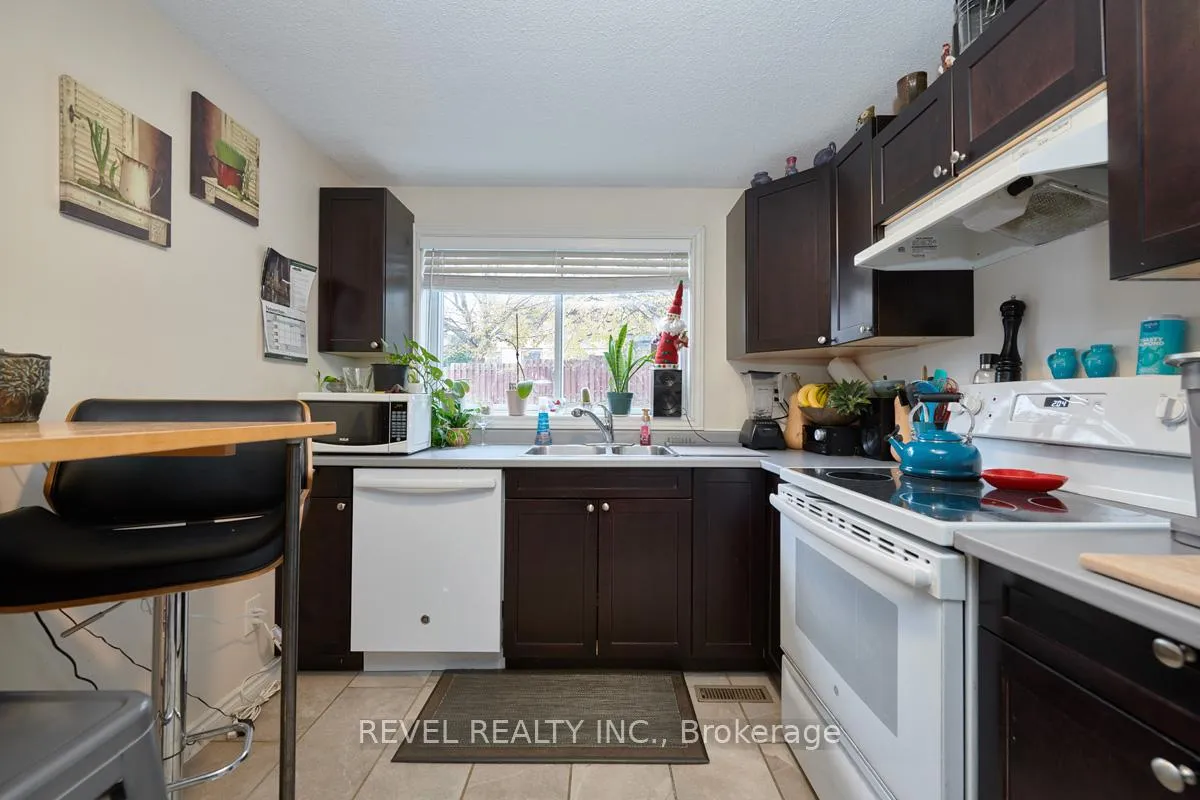 Photo 2 of Unit Upper, 88 Fox Run, Barrie, Letitia Heights — HOMEH