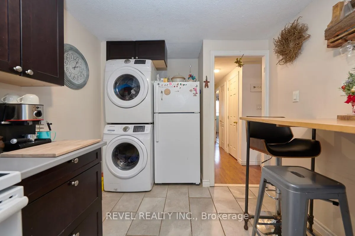 Photo 3 of Unit Upper, 88 Fox Run, Barrie, Letitia Heights — HOMEH