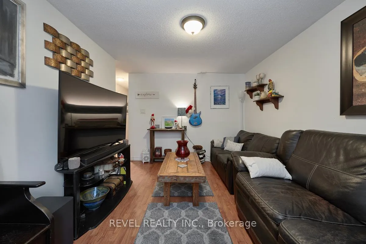 Photo 6 of Unit Upper, 88 Fox Run, Barrie, Letitia Heights — HOMEH