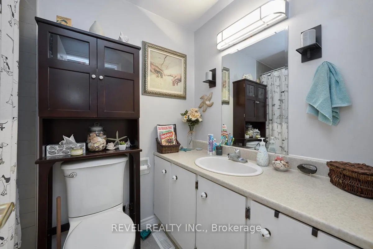 Photo 7 of Unit Upper, 88 Fox Run, Barrie, Letitia Heights — HOMEH
