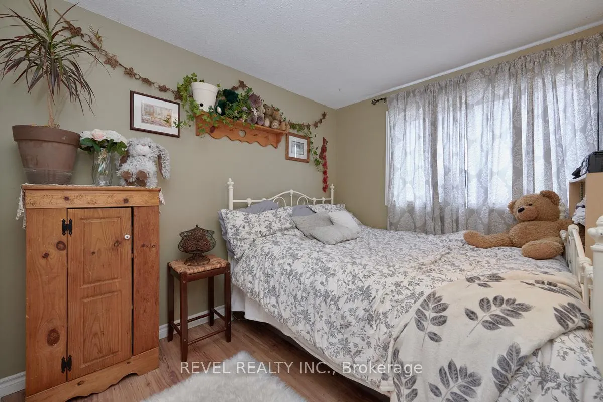 Photo 9 of Unit Upper, 88 Fox Run, Barrie, Letitia Heights — HOMEH