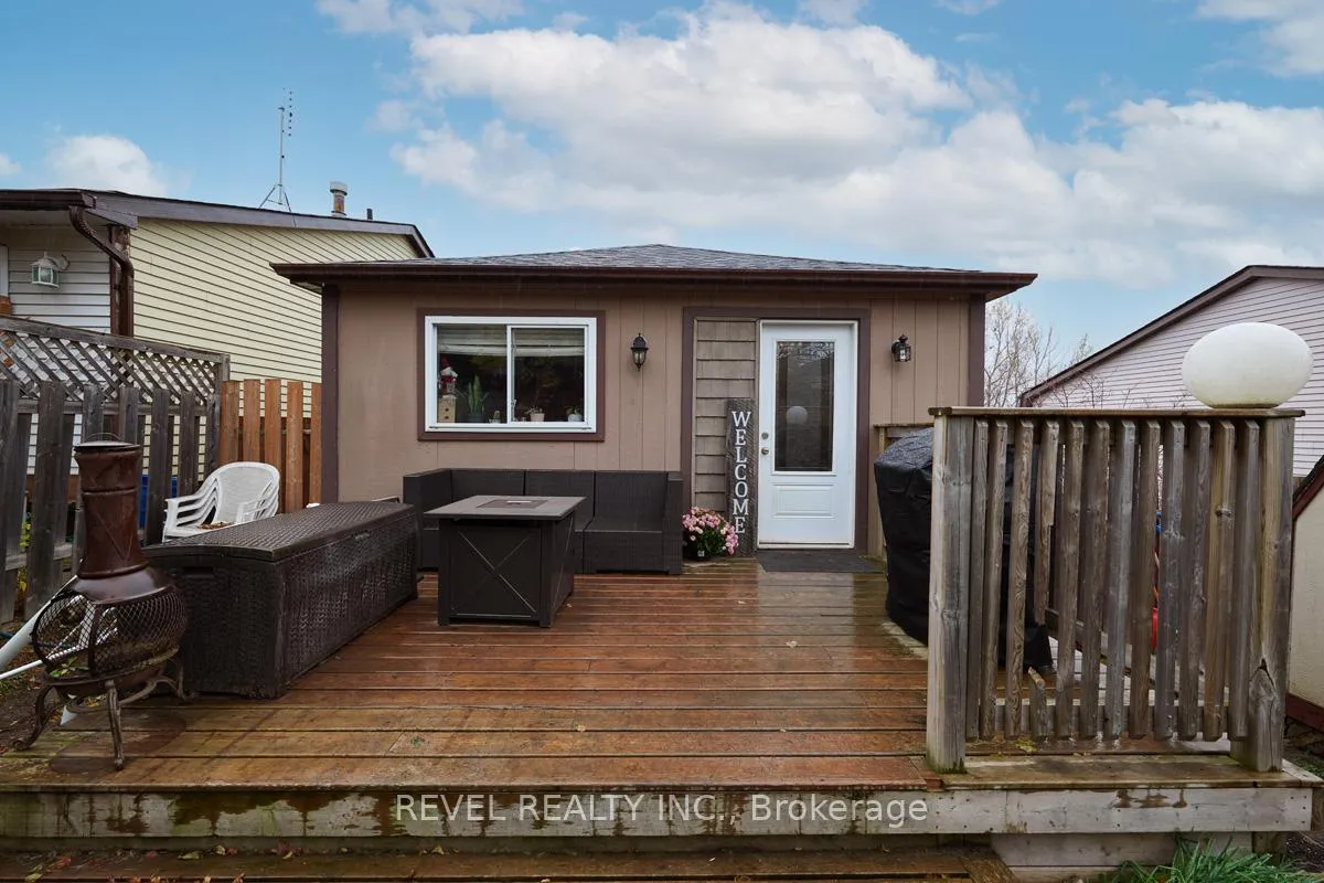 Photo 11 of Unit Upper, 88 Fox Run, Barrie, Letitia Heights — HOMEH