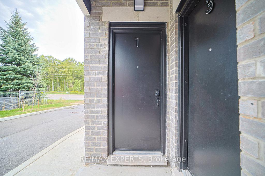 Photo 2 of 426 Veterans Drive, Barrie, Holly — HOMEH