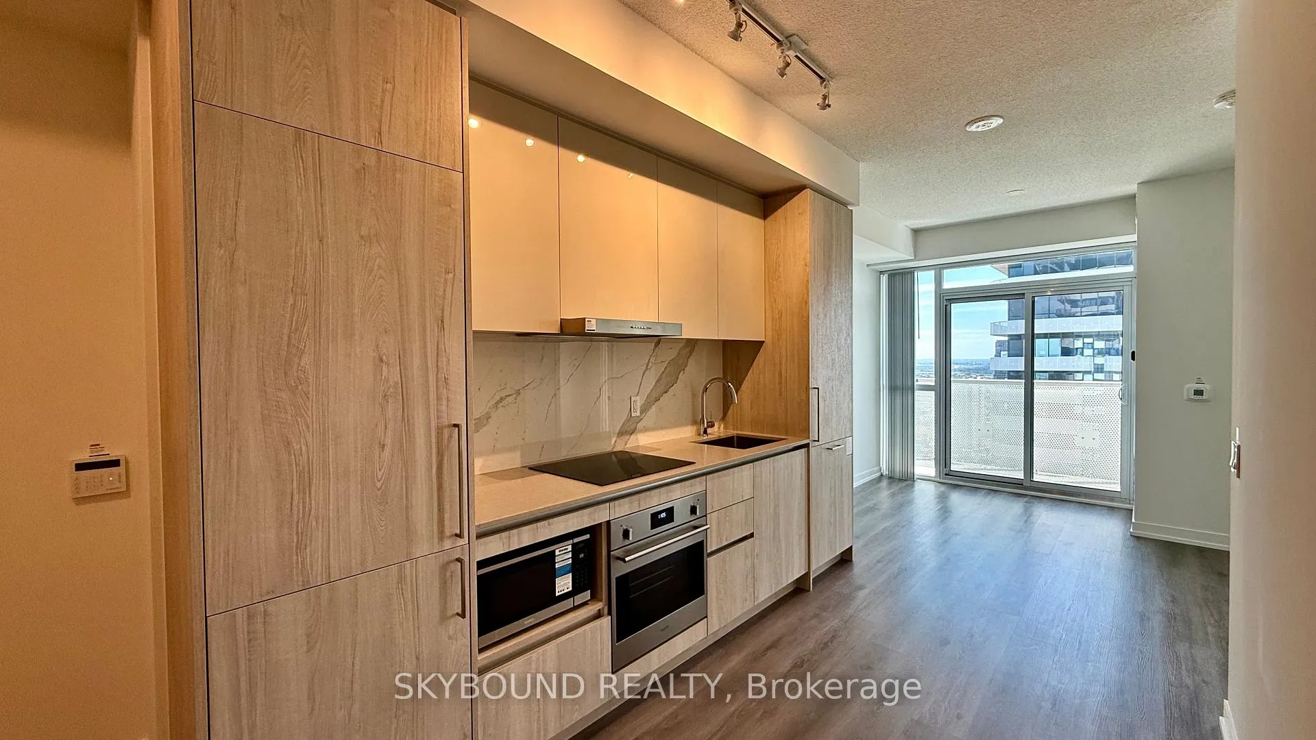 Photo 2 of 225 Commerce Street, Vaughan, Vaughan Corporate Centre — HOMEH