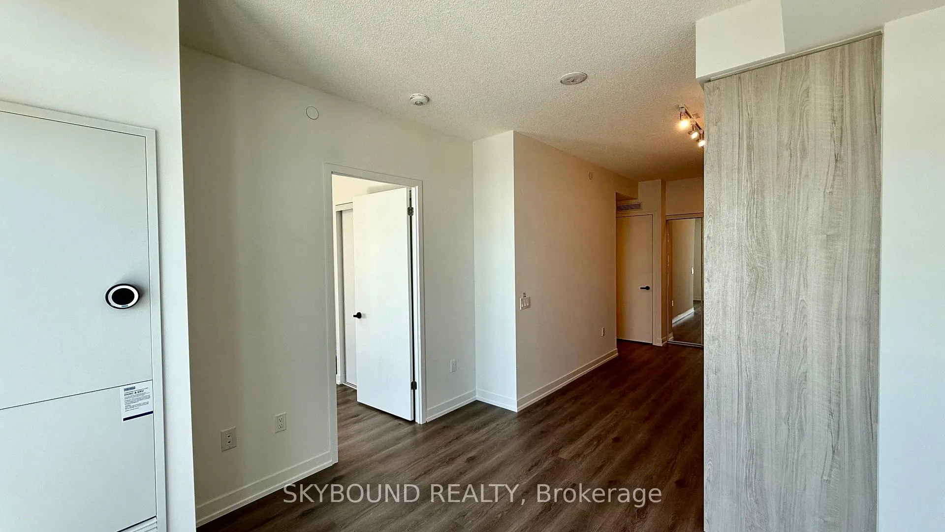 Photo 3 of 225 Commerce Street, Vaughan, Vaughan Corporate Centre — HOMEH