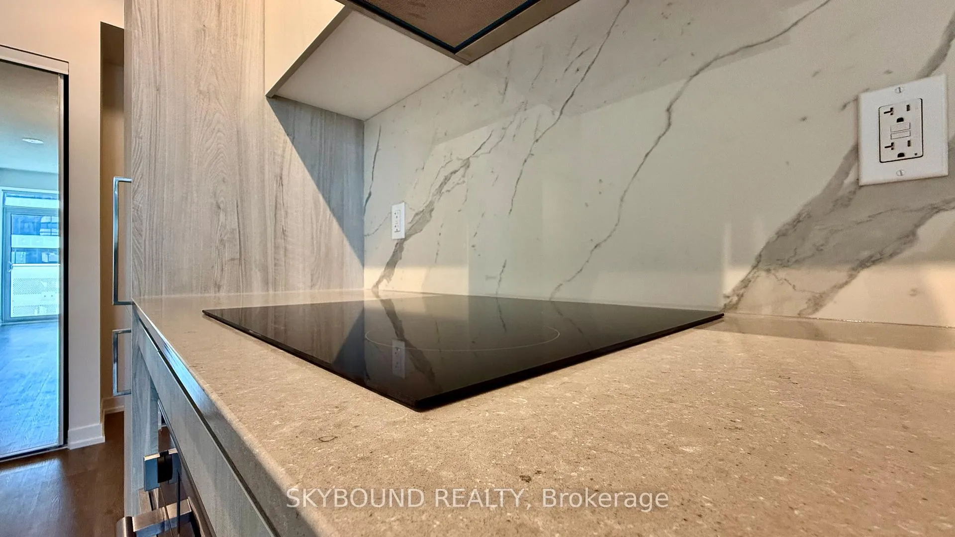 Photo 6 of 225 Commerce Street, Vaughan, Vaughan Corporate Centre — HOMEH