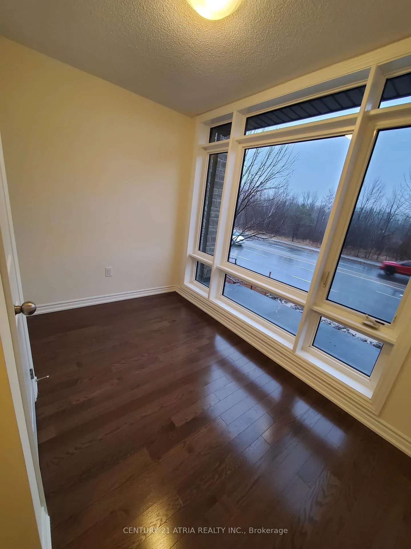 Photo 4 of 462 Salem Road S, Ajax, South East — HOMEH