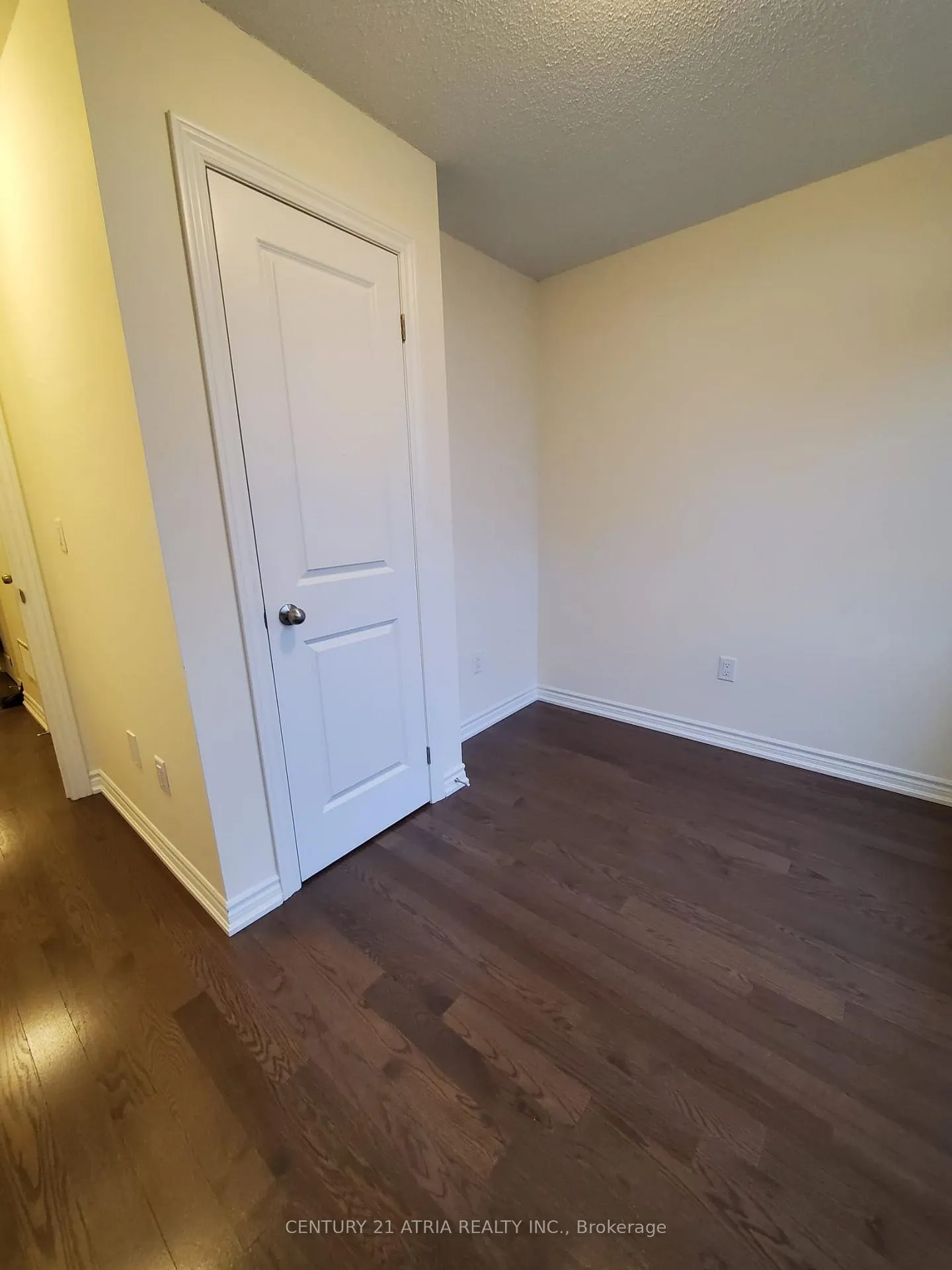 Photo 5 of 462 Salem Road S, Ajax, South East — HOMEH